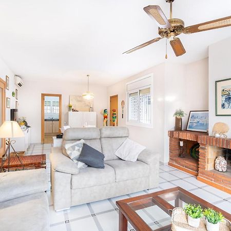 "Charm & Cozy 4Br - 3Ba With Pool & Barbecue" Villa กัมบริลส์ ภายนอก รูปภาพ