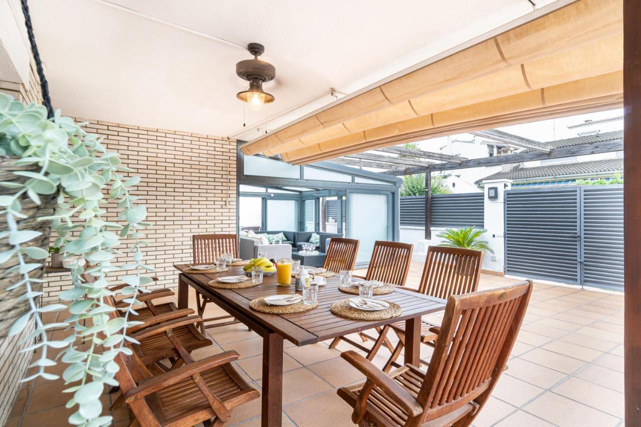 "Charm & Cozy 4Br - 3Ba With Pool & Barbecue" Villa กัมบริลส์ ภายนอก รูปภาพ