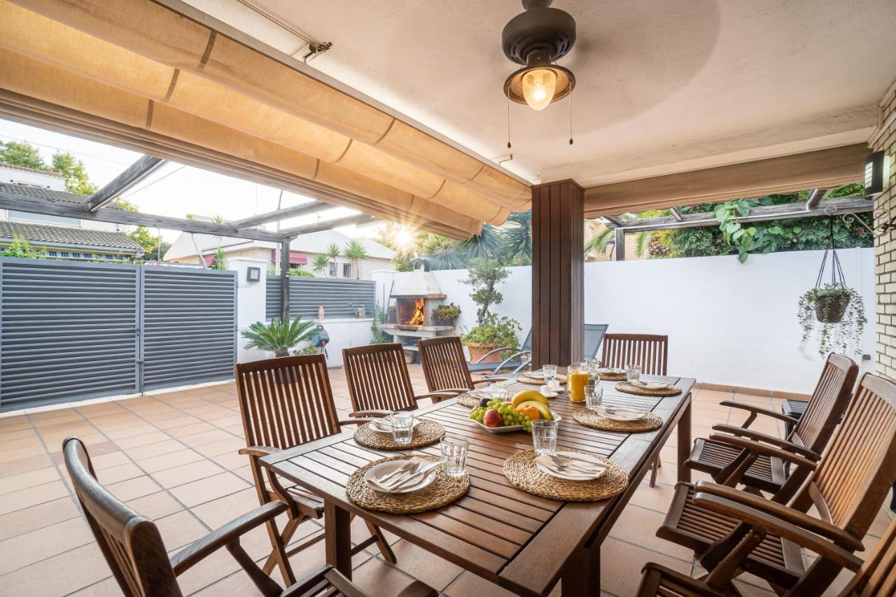 "Charm & Cozy 4Br - 3Ba With Pool & Barbecue" Villa กัมบริลส์ ภายนอก รูปภาพ