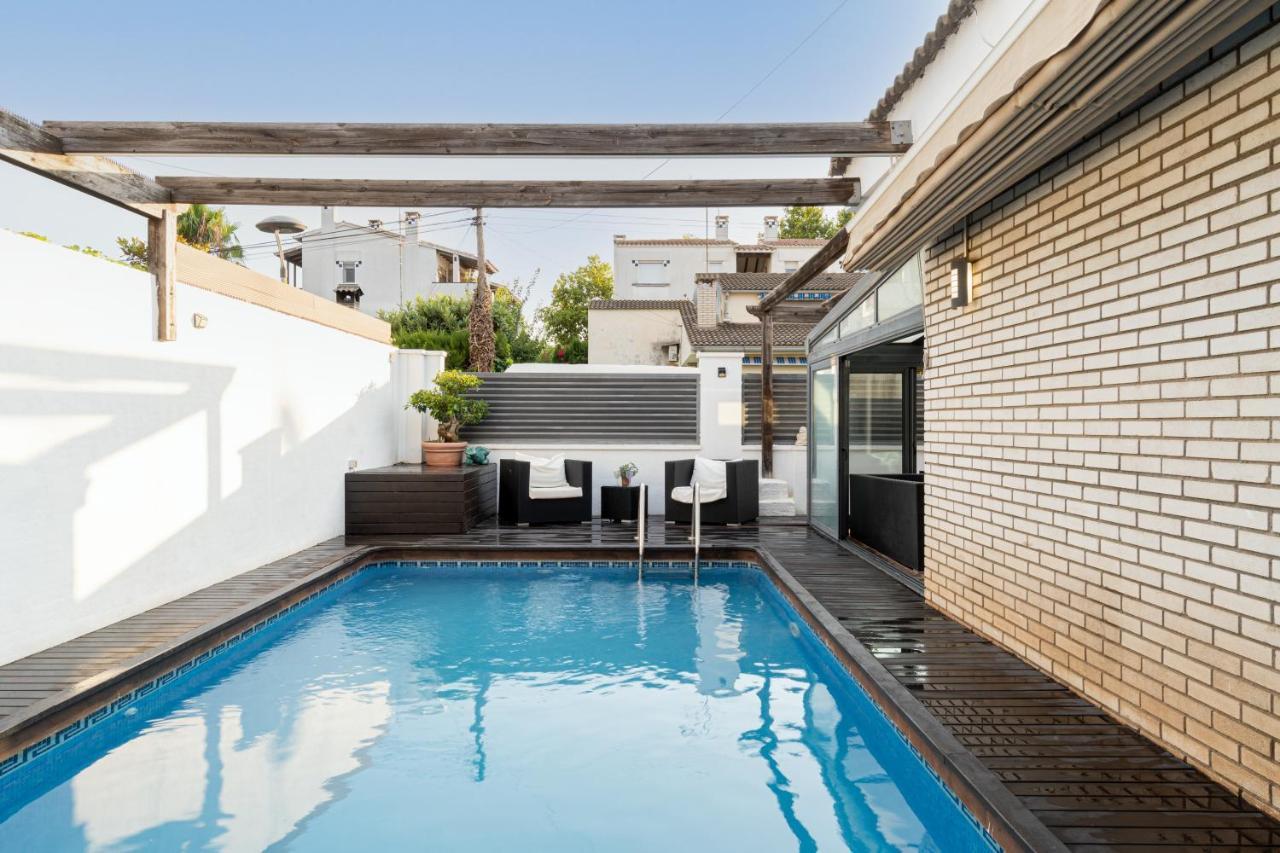 "Charm & Cozy 4Br - 3Ba With Pool & Barbecue" Villa กัมบริลส์ ภายนอก รูปภาพ