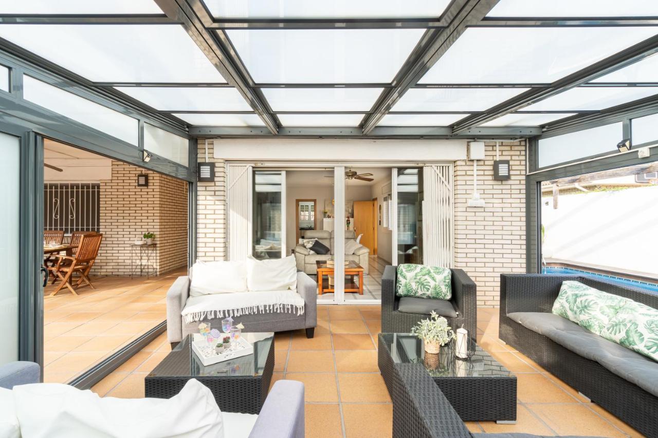 "Charm & Cozy 4Br - 3Ba With Pool & Barbecue" Villa กัมบริลส์ ภายนอก รูปภาพ