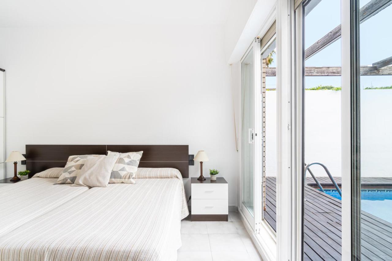 "Charm & Cozy 4Br - 3Ba With Pool & Barbecue" Villa กัมบริลส์ ภายนอก รูปภาพ