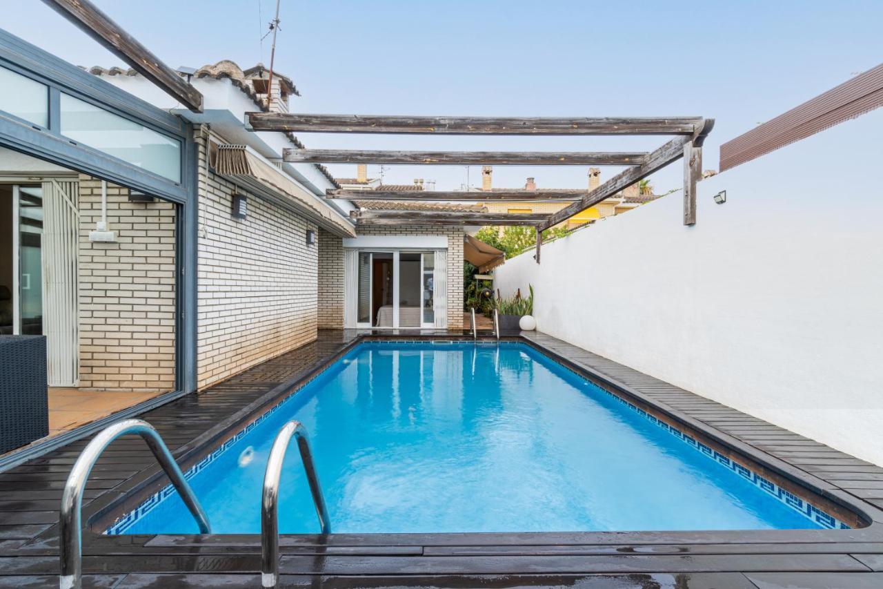 "Charm & Cozy 4Br - 3Ba With Pool & Barbecue" Villa กัมบริลส์ ภายนอก รูปภาพ